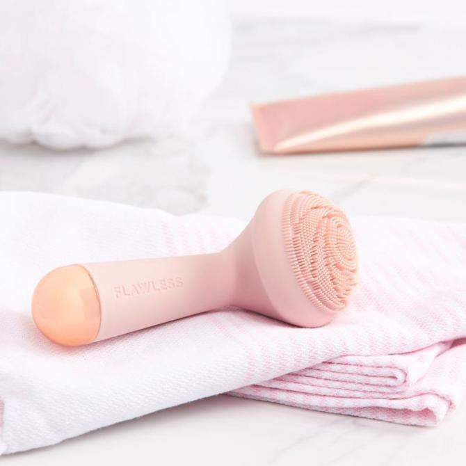 Finishing Touch Flawless Cleanser Brush