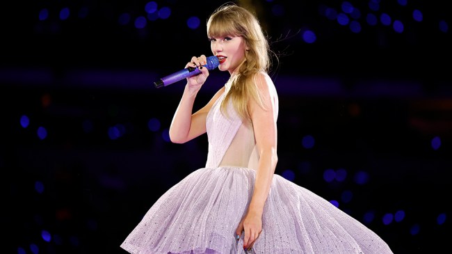 INGLEWOOD, CALIFORNIA - AUGUST 03: EDITORIAL USE ONLY. Taylor Swift performs onstage during "Taylor Swift | The Eras Tour" at SoFi Stadium on August 03, 2023 in Inglewood, California. (Photo by Emma McIntyre/TAS23/Getty Images for TAS Rights Management)