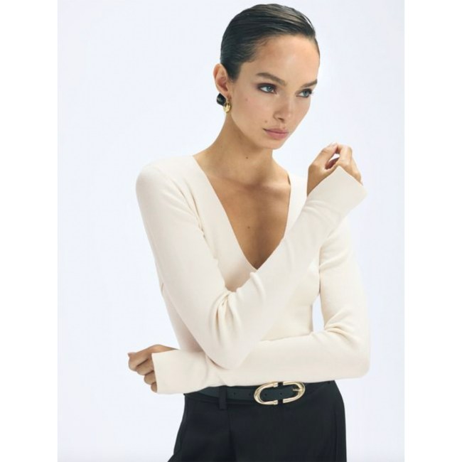 MADELEINE
ATELIER SILK V-NECK TOP