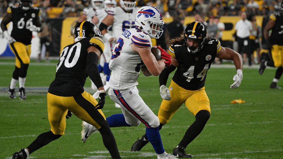 Players Jace Sternberger, Chris Wilcox and Tanner Muse during Steelers vs Bills game in August 2023.
