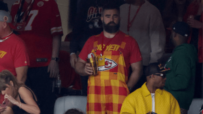 Jason Kelce's Super Bowl outfit