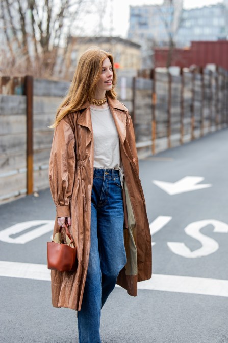 STYLECASTER | Back to school outfits, a trench coat and jeans