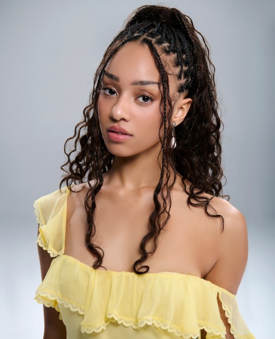 Manon from The Dream Academy: Debut