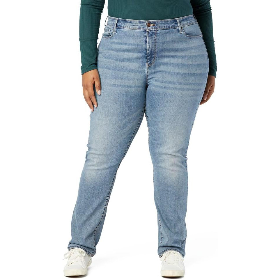 Signature by Levi Strauss & Co. Gold Women's Curvy Totally Shaping Straight Jeans