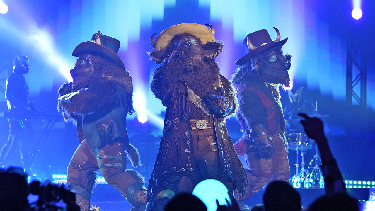 THE MASKED SINGER: Buffalos in the “Season Finale: A champion is Crowned” episode of THE MASKED SINGER airing Wednesday, Dec.18 (8:00-9:02 PM ET/PT) on FOX. CR: Michael Becker.