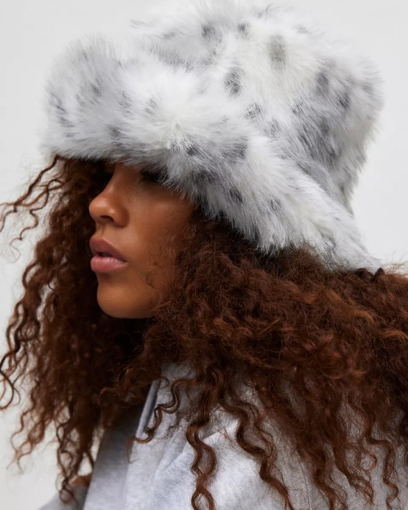 Rihanna’s Fur Hat Was the Perfect Completer: Get the Look