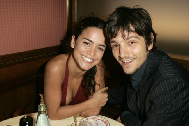 Alice Braga and Diego Luna