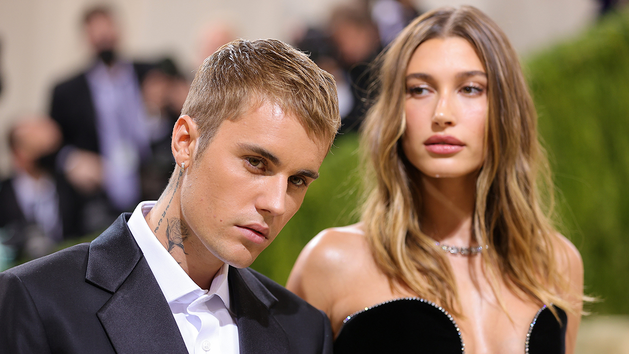 NEW YORK, NEW YORK - SEPTEMBER 13: Justin Bieber and Hailey Bieber attend The 2021 Met Gala Celebrating In America: A Lexicon Of Fashion at Metropolitan Museum of Art on September 13, 2021 in New York City.