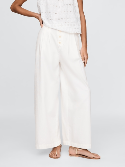 A modelw wearing the Gap x Dôen High Rise Pleated Trousers in white