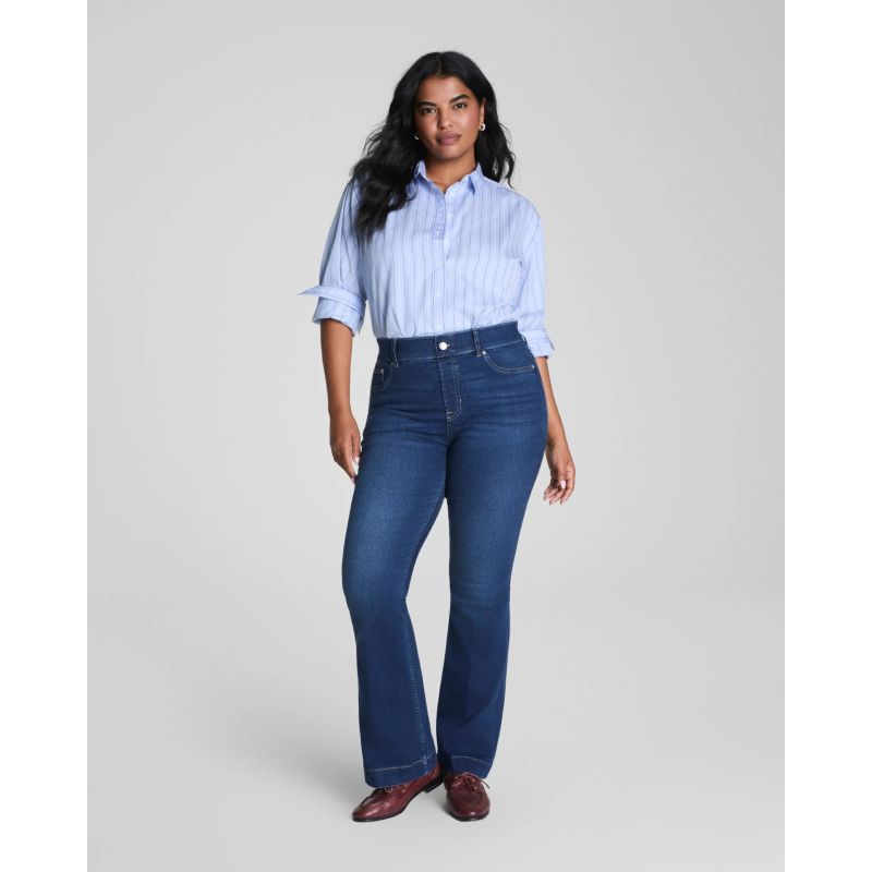 Top 2026 Jeans Trends According to Stylists